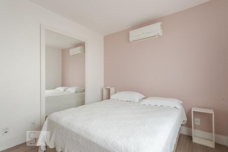 Suíte de apartamento para alugar com 2 quartos, 82m² em Jardim Lindóia, Porto Alegre