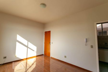 Sala de apartamento para alugar com 3 quartos, 70m² em Alípio de Melo, Belo Horizonte