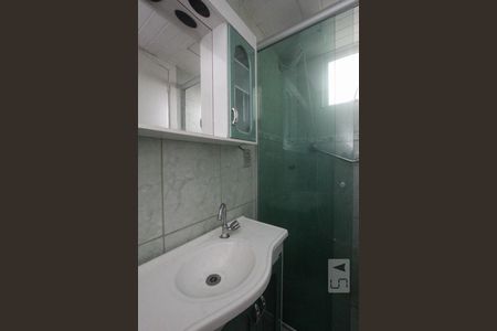 BANHEIRO de apartamento para alugar com 2 quartos, 42m² em Rubem Berta, Porto Alegre