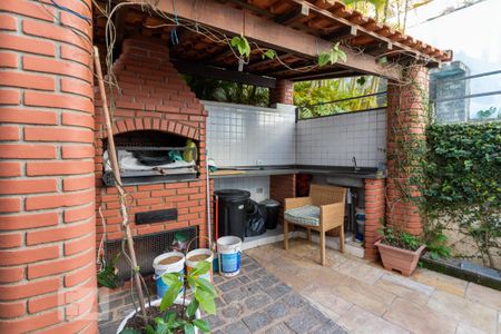 Casa à venda com 300m², 3 quartos e 6 vagas Casa à venda com 300m², 3 quartos e 6 vagasChurrasqueira