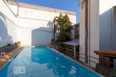 Casa à venda com 300m², 3 quartos e 6 vagas Casa à venda com 300m², 3 quartos e 6 vagasPiscina