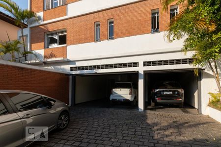 Garagem de casa à venda com 3 quartos, 300m² em Vila Andrade, São Paulo