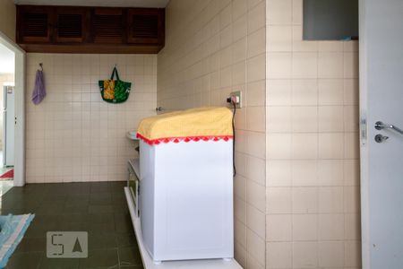 Casa à venda com 300m², 3 quartos e 6 vagas Casa à venda com 300m², 3 quartos e 6 vagasÁrea de Serviço