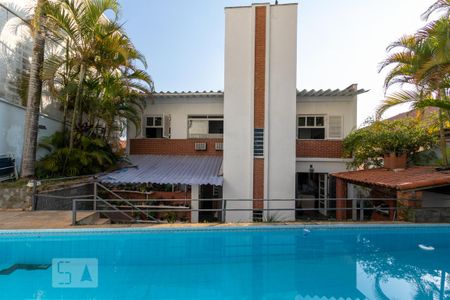 Casa à venda com 300m², 3 quartos e 6 vagas Casa à venda com 300m², 3 quartos e 6 vagasPiscina