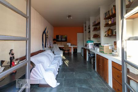 Casa à venda com 300m², 3 quartos e 6 vagas Casa à venda com 300m², 3 quartos e 6 vagasAteliê