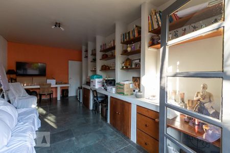 Casa à venda com 300m², 3 quartos e 6 vagas Casa à venda com 300m², 3 quartos e 6 vagasAteliê