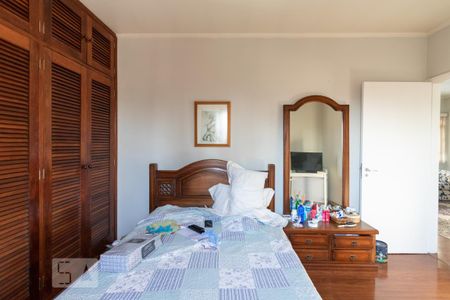Casa à venda com 300m², 3 quartos e 6 vagas Casa à venda com 300m², 3 quartos e 6 vagasSuíte