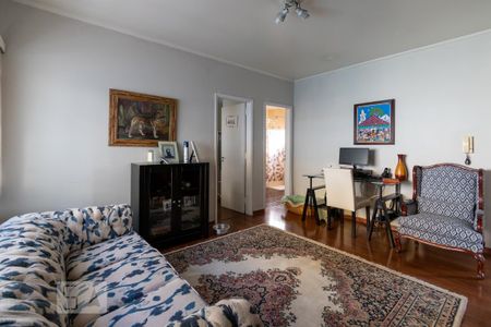 Casa à venda com 300m², 3 quartos e 6 vagas Casa à venda com 300m², 3 quartos e 6 vagasEscritório