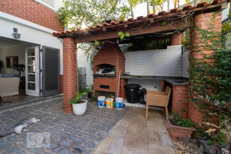 Casa à venda com 300m², 3 quartos e 6 vagas Casa à venda com 300m², 3 quartos e 6 vagasChurrasqueira