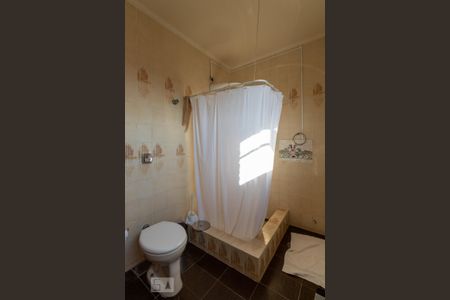 Casa à venda com 300m², 3 quartos e 6 vagas Casa à venda com 300m², 3 quartos e 6 vagasBanheiro da Suíte