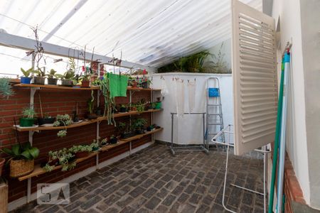 Casa à venda com 300m², 3 quartos e 6 vagas Casa à venda com 300m², 3 quartos e 6 vagasÁrea de Serviço