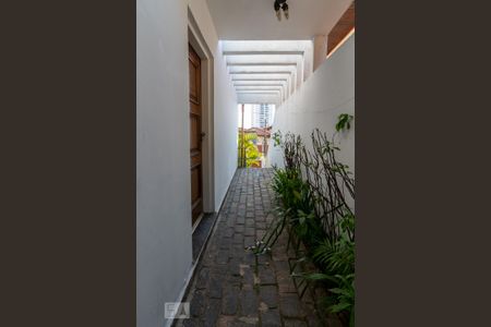 Corredor de entrada de casa à venda com 3 quartos, 300m² em Vila Andrade, São Paulo