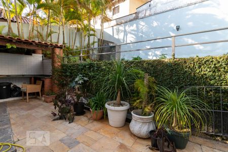 Casa à venda com 300m², 3 quartos e 6 vagas Casa à venda com 300m², 3 quartos e 6 vagasÁrea de Serviço