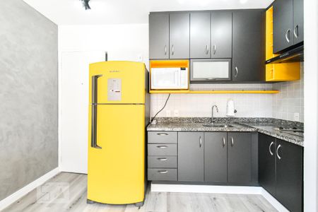 Cozinha de apartamento para alugar com 1 quarto, 28m² em Vila Buarque, São Paulo