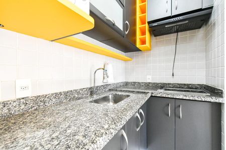 Cozinha de apartamento para alugar com 1 quarto, 28m² em Vila Buarque, São Paulo
