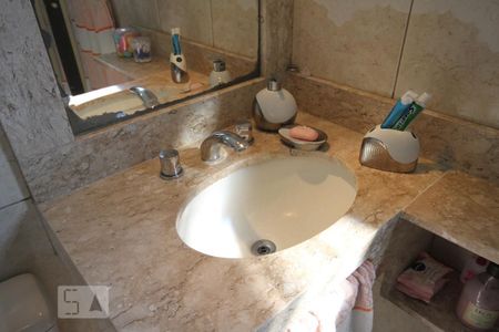 Casa à venda com 190m², 4 quartos e 1 vagaBanheiro