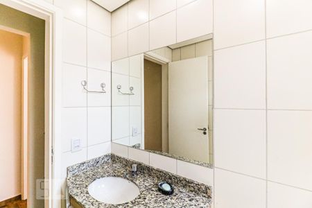 Apartamento para alugar com 57m², 2 quartos e 2 vagas Apartamento para alugar com 57m², 2 quartos e 2 vagasBanheiro