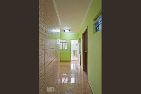 Corredor de casa para alugar com 2 quartos, 150m² em Vila Granada, São Paulo