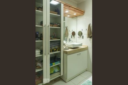 Casa à venda com 134m², 3 quartos e 1 vagaBanheiro