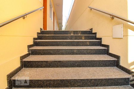 Escada de Acesso de apartamento para alugar com 1 quarto, 35m² em Vila Nova Mazzei, São Paulo