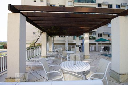 Apartamento à venda com 83m², 3 quartos e 1 vaga Apartamento à venda com 83m², 3 quartos e 1 vagaÁrea comum - Piscina