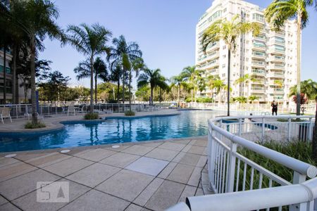 Apartamento à venda com 83m², 3 quartos e 1 vaga Apartamento à venda com 83m², 3 quartos e 1 vagaÁrea comum - Piscina