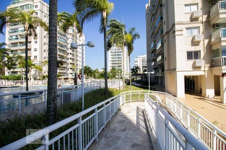 Apartamento à venda com 83m², 3 quartos e 1 vaga Apartamento à venda com 83m², 3 quartos e 1 vagaÁrea comum - Piscina