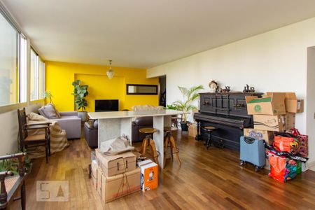 Sala  de casa de condomínio à venda com 4 quartos, 202m² em Vila Suzana, São Paulo