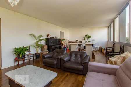 Sala  de casa de condomínio à venda com 4 quartos, 202m² em Vila Suzana, São Paulo