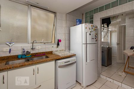 Cozinha de casa de condomínio à venda com 4 quartos, 202m² em Vila Suzana, São Paulo