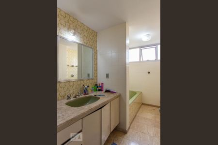 Banheiro 2 de casa de condomínio à venda com 4 quartos, 202m² em Vila Suzana, São Paulo