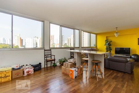 Sala  de casa de condomínio à venda com 4 quartos, 202m² em Vila Suzana, São Paulo