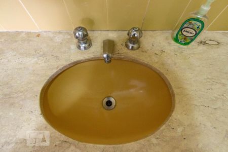 Lavabo  de casa de condomínio à venda com 4 quartos, 202m² em Vila Suzana, São Paulo