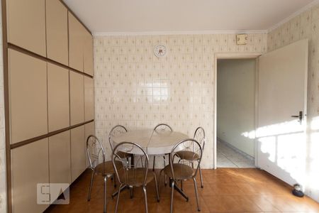 Casa para alugar com 107m², 2 quartos e 2 vagasCozinha