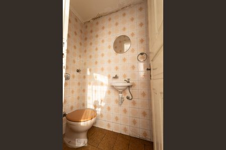 Casa para alugar com 107m², 2 quartos e 2 vagasBanheiro - Área de serviço