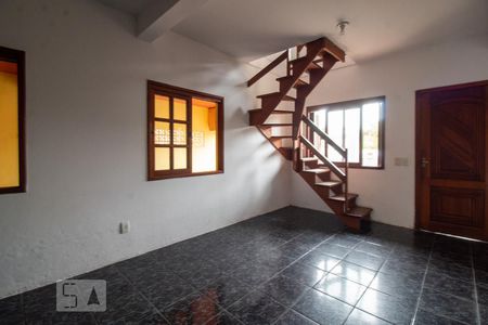 Sala de casa à venda com 3 quartos, 180m² em Sarandi, Porto Alegre