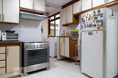 Apartamento à venda com 249m², 4 quartos e 4 vagasCozinha 