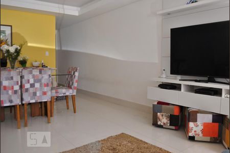 Casa à venda com 122m², 2 quartos e 2 vagasSala