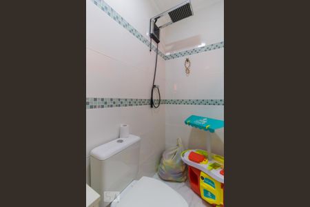 Casa à venda com 320m², 2 quartos e 3 vagasBanheiro da Suíte 2