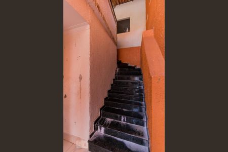 Casa à venda com 320m², 2 quartos e 3 vagasEscada