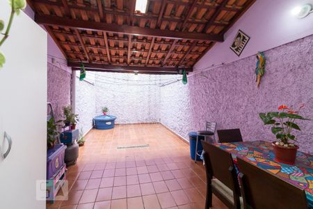 Casa para alugar com 112m², 2 quartos e 1 vagaÁrea de serviço e quintal - fundos