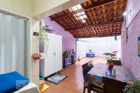 Casa para alugar com 112m², 2 quartos e 1 vagaÁrea de serviço e quintal - fundos
