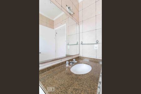 Casa para alugar com 210m², 4 quartos e 3 vagas Casa para alugar com 210m², 4 quartos e 3 vagasBanheiro Social