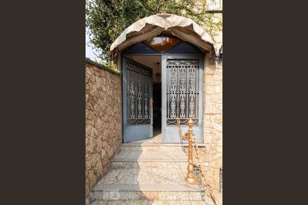 Casa para alugar com 210m², 4 quartos e 3 vagas Casa para alugar com 210m², 4 quartos e 3 vagasÁrea Externa - Entrada