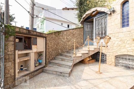 Casa para alugar com 210m², 4 quartos e 3 vagas Casa para alugar com 210m², 4 quartos e 3 vagasFachada