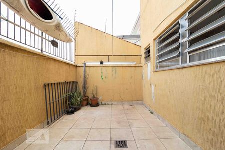 Casa para alugar com 210m², 4 quartos e 3 vagas Casa para alugar com 210m², 4 quartos e 3 vagasÁrea Externa - Fundos