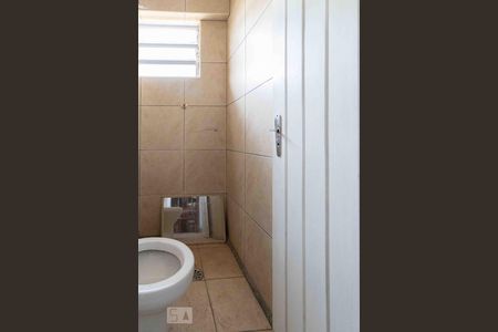 Casa para alugar com 210m², 4 quartos e 3 vagas Casa para alugar com 210m², 4 quartos e 3 vagasBanheiro de Serviço