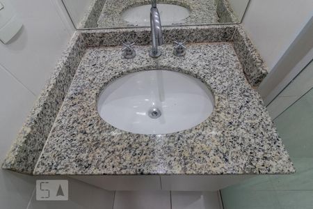 Apartamento à venda com 72m², 2 quartos e 1 vaga Apartamento à venda com 72m², 2 quartos e 1 vagaBanheiro detalhe