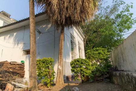 Casa à venda com 300m², 4 quartos e 3 vagas Casa à venda com 300m², 4 quartos e 3 vagasFachada