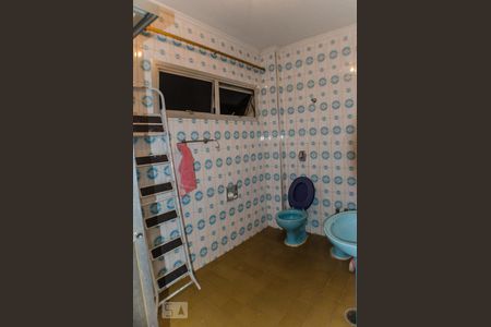 Casa à venda com 300m², 3 quartos e 5 vagasBanheiro de Serviço